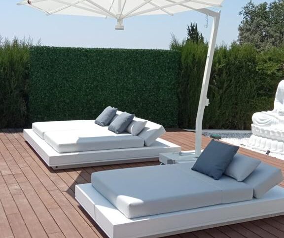 Trabajo de tapicería en mobiliario interior